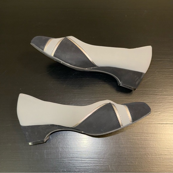 Comfort Well by Beacon low-heeled flats in gray and black with a metallic accent - Picture 5 of 8